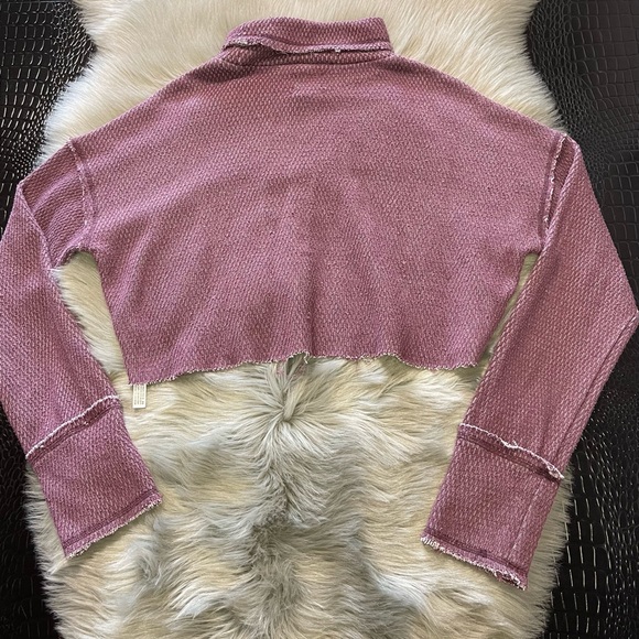 NWT Out From Under Raw Cut Off Hem Crop Long Sleeve Thermal Turtleneck Top Small - Picture 9 of 12